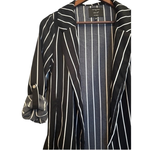 Woman’s Iris Black and White Striped Blazer Size Small - Picture 9 of 12